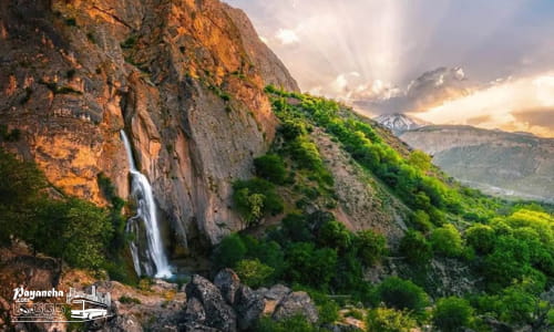 آبشار شاهان دشت از جاهای تفریحی اطراف تهران در تابستان با چشم‌انداز بکر
