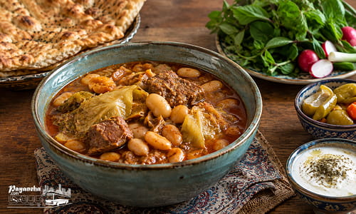 لیستی از غذاهای سنتی در کنار بازدید از جاهای دیدنی قم