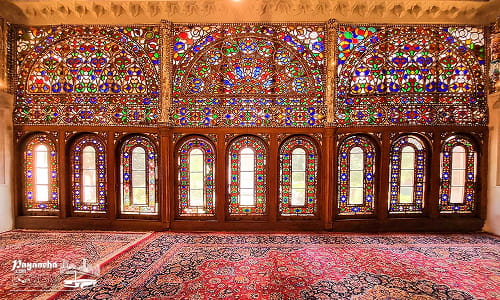 آینه‌کاری و گچ‌بری حسینیه امینی‌ها، از بناهای تاریخی مشهور قزوین