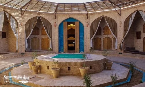 یکی از خاصترین جاهای دیدنی یزد، کاروانسرای زینالدین مهریز در دل کویر