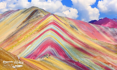 کوههای رنگینکمانی آلاداغلار زنجان، از جذابترین جاهای دیدنی زنجان با لایههای رنگارنگ