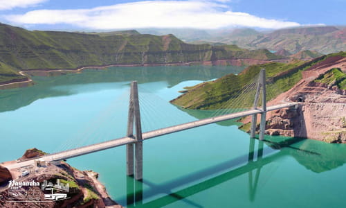 پل کابلی لالی به‌عنوان نمادی مدرن در مکان های سرسبز اهواز