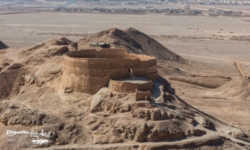 میان جاهای دیدنی یزد، روستای دخمه تصویری از آیینهای کهن زرتشتیان